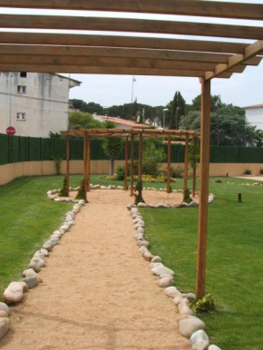 Fabulous Apartment with Gardens and Pool - Riells Blau